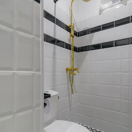 Top New Super Central 2 Bedroom Parking Wifi Apartment