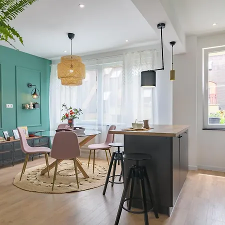 Apartment Top New Super Central 2 Bedroom Parking Wifi