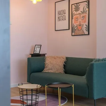 Top New Super Central 2 Bedroom Parking Wifi Apartment