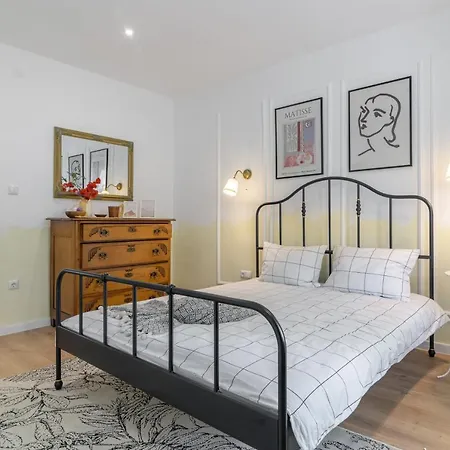 Top New Super Central 2 Bedroom Parking Wifi *