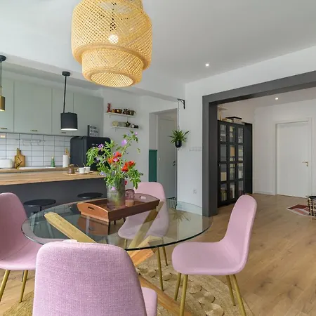 Apartment Top New Super Central 2 Bedroom Parking Wifi