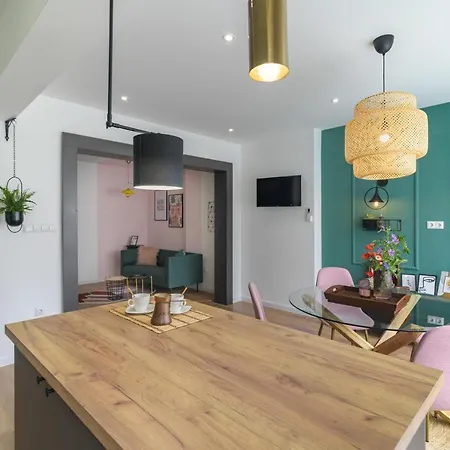 Apartment Top New Super Central 2 Bedroom Parking Wifi *